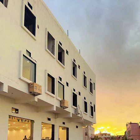 Hotel Dc Signature Jabalpur Esterno foto
